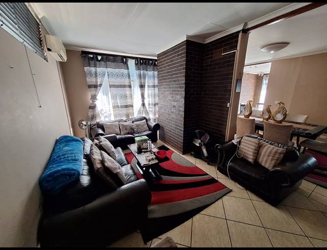 4 BEDROOM HOUSE FOR SALE IN VANDERBIJLPARK SW 5
